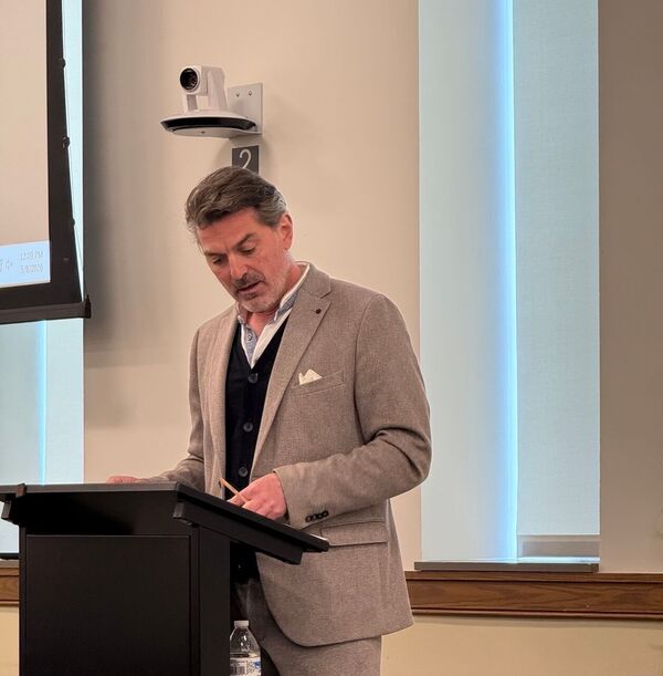 Marko J. Fuchs (Dr. Marko J. Fuchs, "Hegel on Love"
apl. Prof. am Institut für Philosophie
Otto-Friedrich-Universität Bamberg)